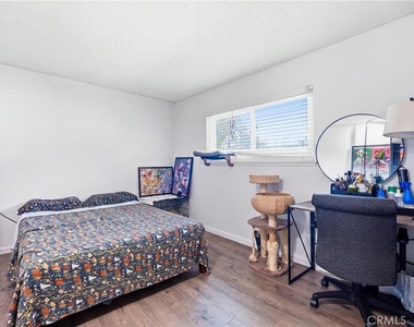 1328 Primrose - Photo Thumbnail 9