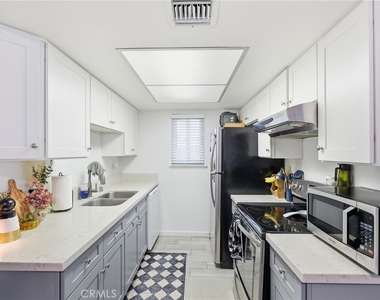 1328 Primrose - Photo Thumbnail 10