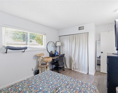 1328 Primrose - Photo Thumbnail 16
