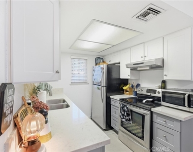 1328 Primrose - Photo Thumbnail 11