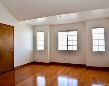 748 W Naomi Avenue - Photo Thumbnail 14