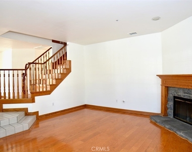 748 W Naomi Avenue - Photo Thumbnail 2