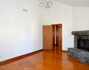 748 W Naomi Avenue - Photo Thumbnail 12