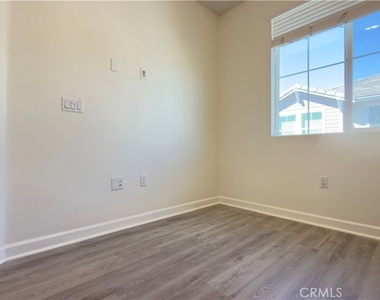 4333 Canyon Coral Lane - Photo Thumbnail 19