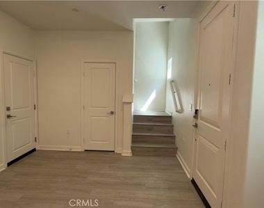 4333 Canyon Coral Lane - Photo Thumbnail 3