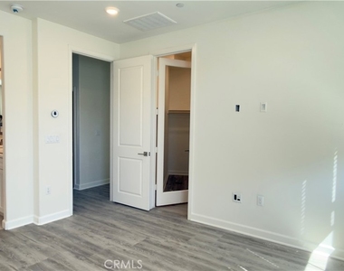 4333 Canyon Coral Lane - Photo Thumbnail 15
