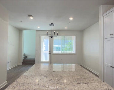 4333 Canyon Coral Lane - Photo Thumbnail 9