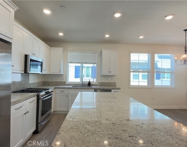 4333 Canyon Coral Lane - Photo Thumbnail 6