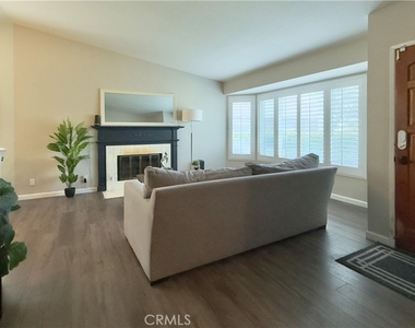 27838 Dexter Drive - Photo Thumbnail 6