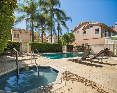 10002 Reseda Boulevard - Photo Thumbnail 42