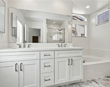 10002 Reseda Boulevard - Photo Thumbnail 23