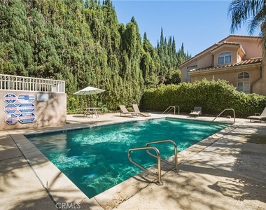 10002 Reseda Boulevard - Photo Thumbnail 44