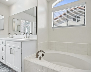 10002 Reseda Boulevard - Photo Thumbnail 22
