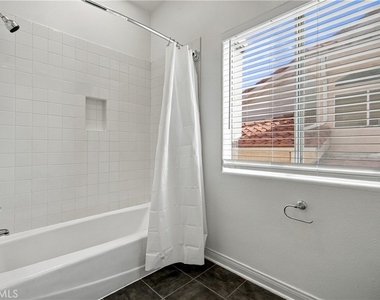 10002 Reseda Boulevard - Photo Thumbnail 32