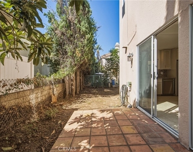 10002 Reseda Boulevard - Photo Thumbnail 38