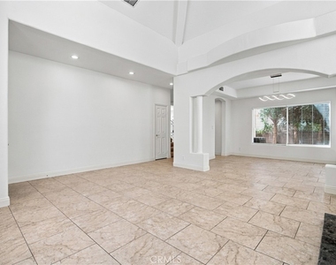10002 Reseda Boulevard - Photo Thumbnail 7