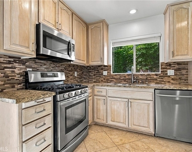 10002 Reseda Boulevard - Photo Thumbnail 10