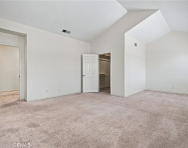 10002 Reseda Boulevard - Photo Thumbnail 19