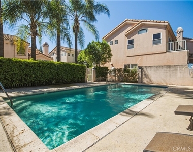 10002 Reseda Boulevard - Photo Thumbnail 43