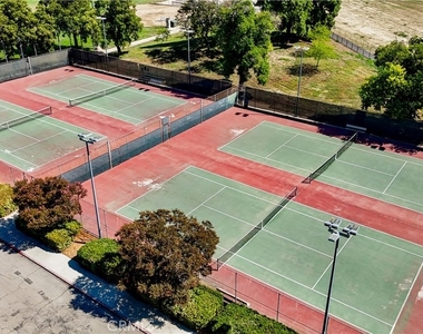 10002 Reseda Boulevard - Photo Thumbnail 45