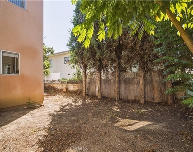 10002 Reseda Boulevard - Photo Thumbnail 33