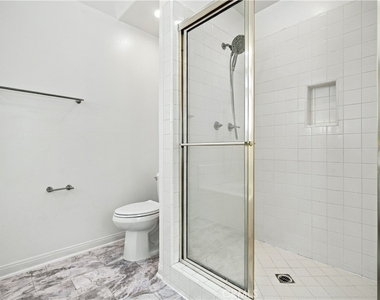 10002 Reseda Boulevard - Photo Thumbnail 30