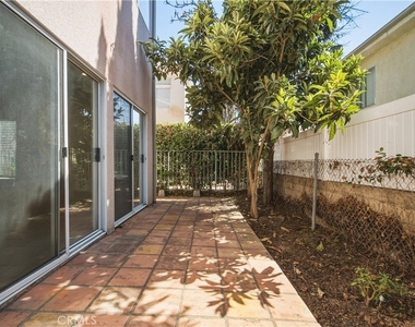 10002 Reseda Boulevard - Photo Thumbnail 37