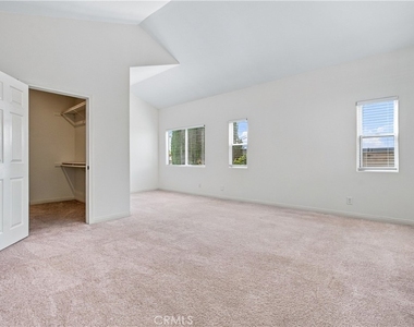 10002 Reseda Boulevard - Photo Thumbnail 20