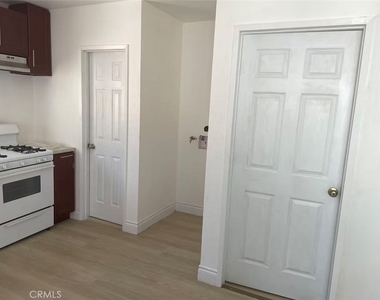 672 E 115th - Photo Thumbnail 3