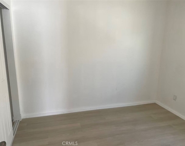 672 E 115th - Photo Thumbnail 4
