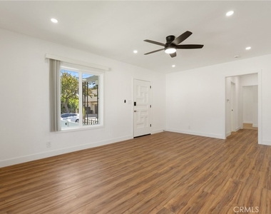 16903 Freeman Avenue - Photo Thumbnail 5
