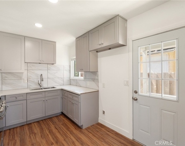 16903 Freeman Avenue - Photo Thumbnail 9