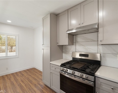 16903 Freeman Avenue - Photo Thumbnail 7