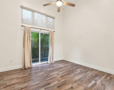 22207 Denker Avenue - Photo Thumbnail 15