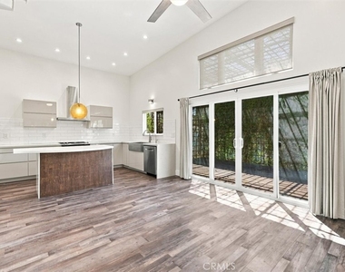 22207 Denker Avenue - Photo Thumbnail 7