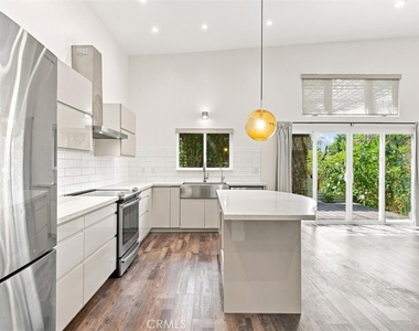 22207 Denker Avenue - Photo Thumbnail 12