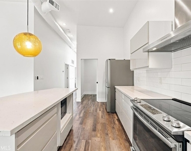 22207 Denker Avenue - Photo Thumbnail 14