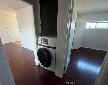 11880 Eucalyptus Avenue - Photo Thumbnail 5