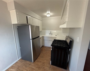 11880 Eucalyptus Avenue - Photo Thumbnail 3