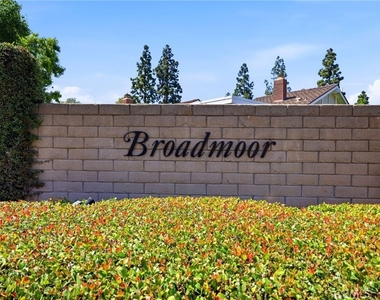 1260 Tiburon Street - Photo Thumbnail 2
