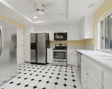1260 Tiburon Street - Photo Thumbnail 10