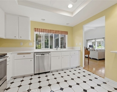 1260 Tiburon Street - Photo Thumbnail 11