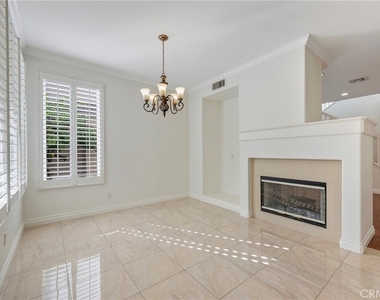 1760 Taylor Lane - Photo Thumbnail 7
