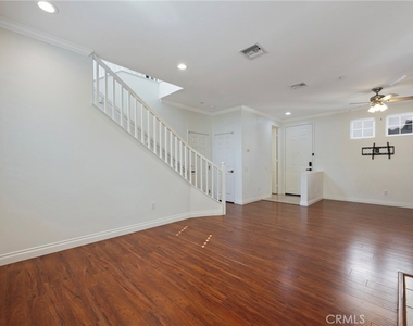 1760 Taylor Lane - Photo Thumbnail 5