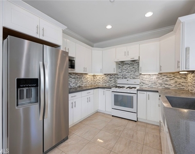 1760 Taylor Lane - Photo Thumbnail 8