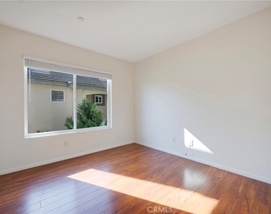 1760 Taylor Lane - Photo Thumbnail 14