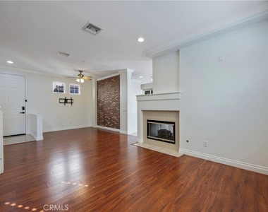 1760 Taylor Lane - Photo Thumbnail 4