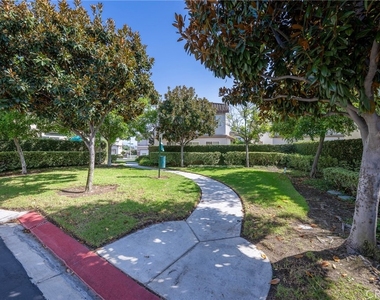 1760 Taylor Lane - Photo Thumbnail 32