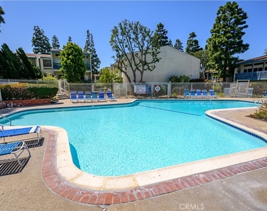 635 S Prospect Avenue - Photo Thumbnail 3