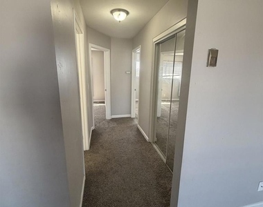 285 Moss Street - Photo Thumbnail 6